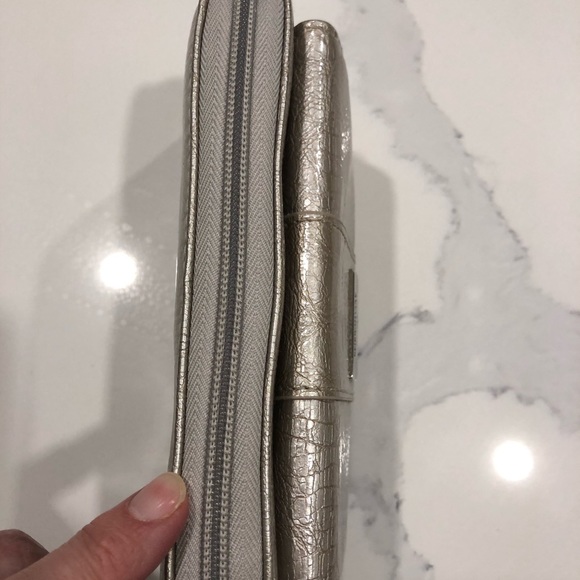 Gold Kenneth Cole Wallet - Picture 3 of 5